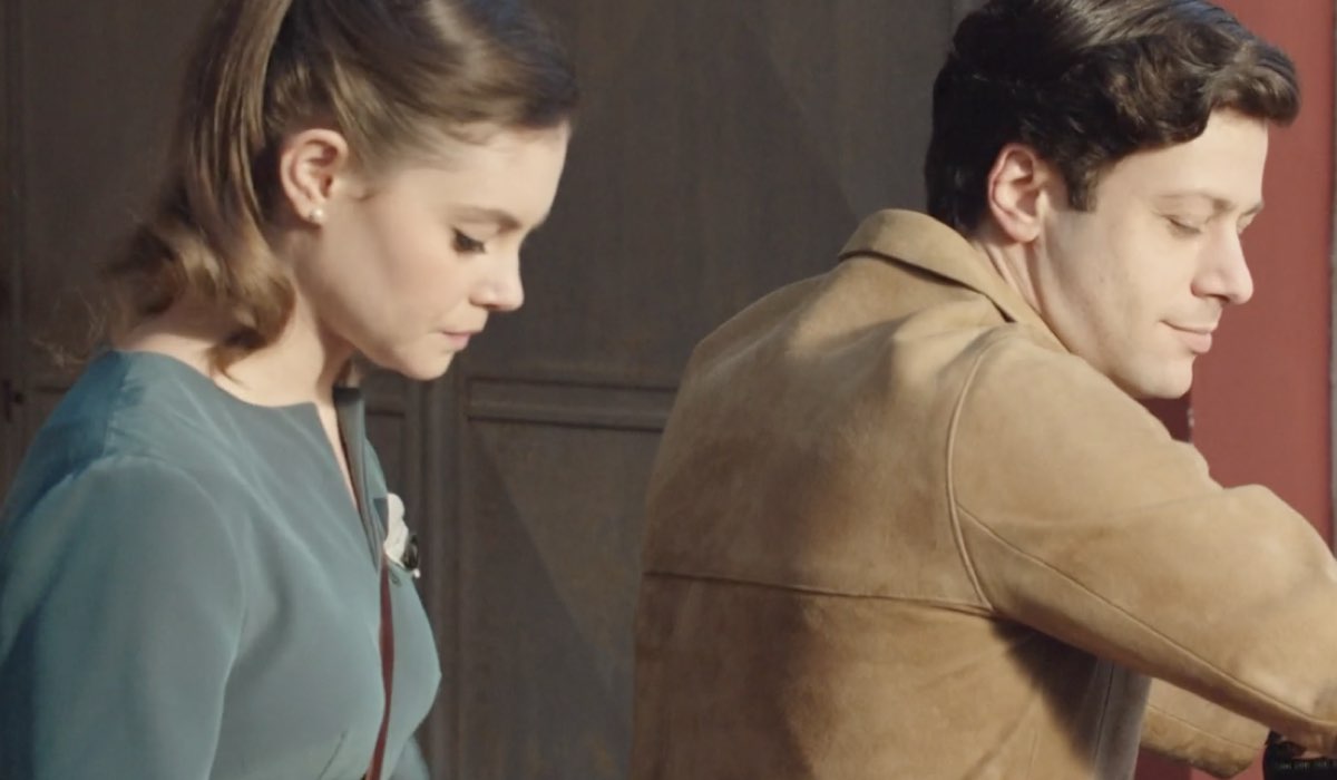 Da sinistra: Elvira Camarrone (Clara Boscolo) e Gabriele Anagni (Alfredo Perico) in una scena della puntata 160 de “Il Paradiso Delle Signore 8”. Credits: Rai.