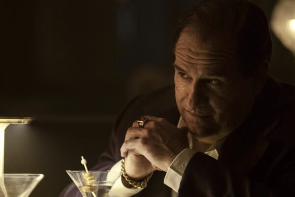 Colin Farrell In The Penguiin serie tv Credits Sky