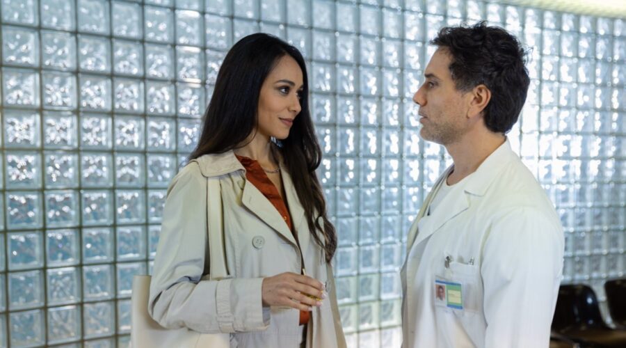 Da sinistra: Desirée Noferini (Virginia) e Mauro Racanati (Riccardo) in una scena di “Posto Al Sole”. Credits: Rai.