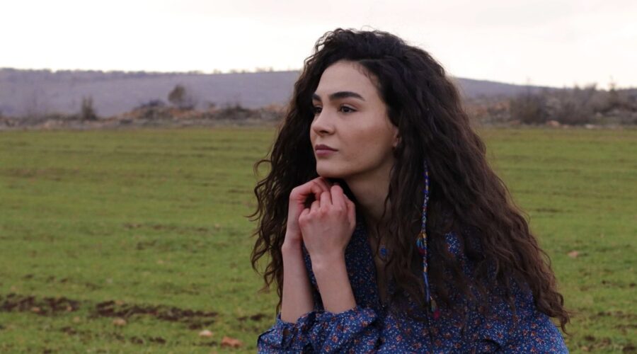 Ebru Şahin (Reyyan Aslanbey/Şadoğlu) in una scena di “Hercai”. Credits: Real Time.