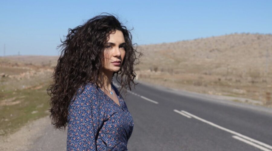 Ebru Şahin (Reyyan Aslanbey/Şadoğlu) in una scena di “Hercai”. Credits: Real Time.
