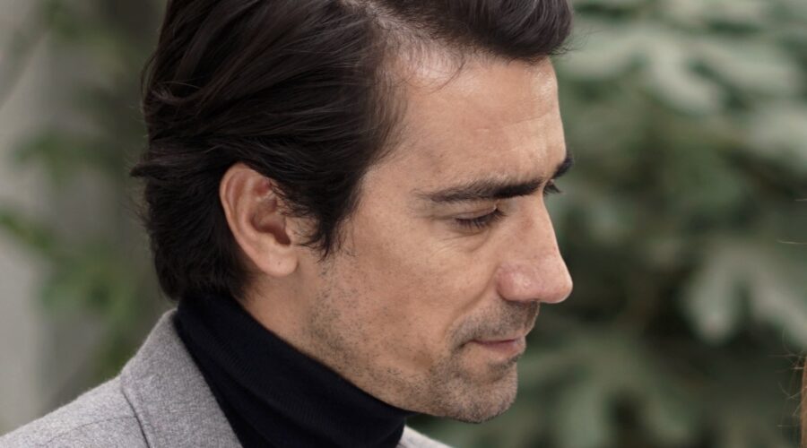 İbrahim Çelikkol (Hakan Gümüşoğlu) in una scena di “Terra Amara”. Credits: RTI Mediaset.