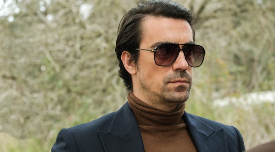 İbrahim Çelikkol (Hakan Gümüşoğlu) in una scena di “Terra Amara”. Credits: RTI Mediaset.