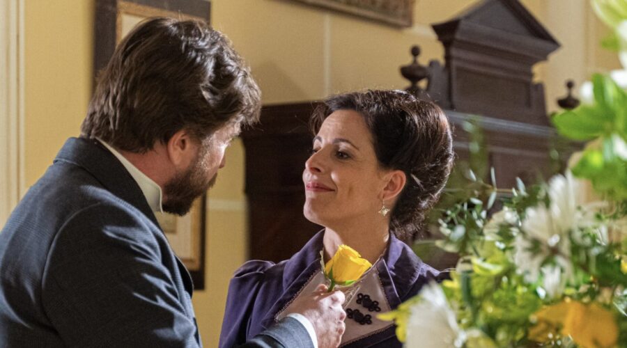 Javier Collado (Fernando) e Cristina Fernandez (Margarita) in una scena de “La Promessa”. Credits: RTI Mediaset.