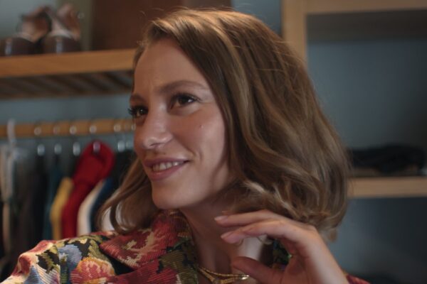 Kimler Geldi Kimler Geçti S1. Serenay Sarikaya In Kimler Geldi Kimler Geçti S1. Cr. Courtesy Of Netflix