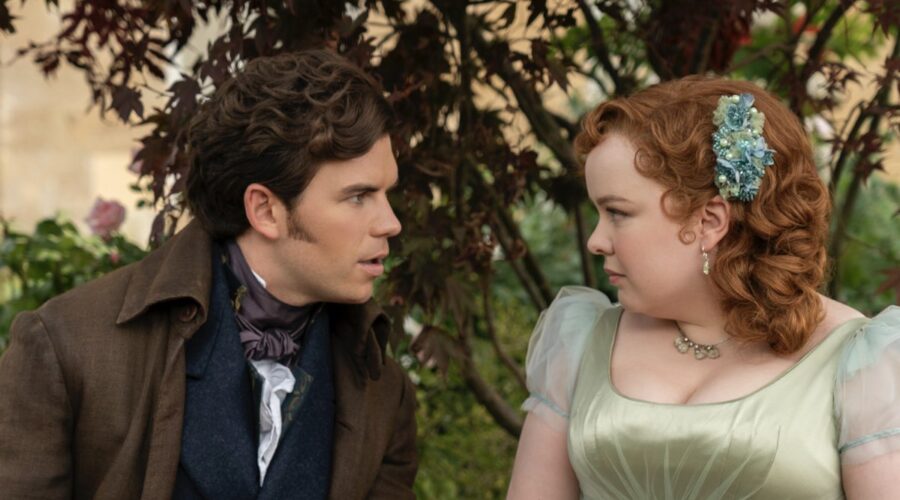 Da sinistra: Luke Newton (Colin Bridgerton) e Nicola Coughlan (Penelope Featherington) in una scena dell'episodio 1 di “Bridgerton 3”. Credits: Liam Daniel/Netflix © 2024.