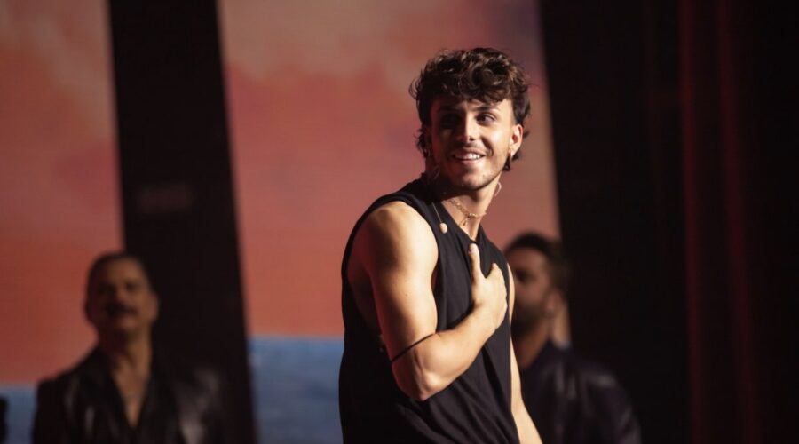 Mattia Zenzola (Carmine Di Salvo) nel musical di “Mare Fuori”. Credits: Wannabe Management.