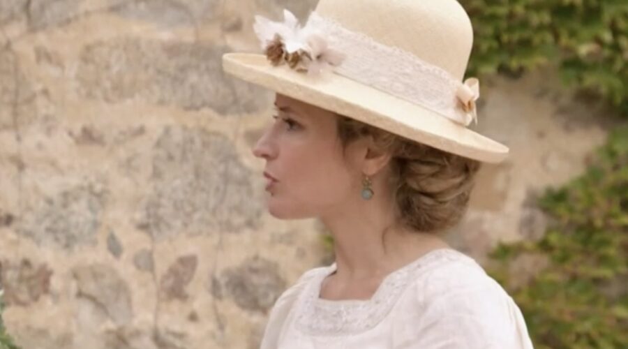 Marta Larralde (Diana Silva Torrealba) in una scena della puntata 143 di “Sei Sorelle”. Credits: Rai.