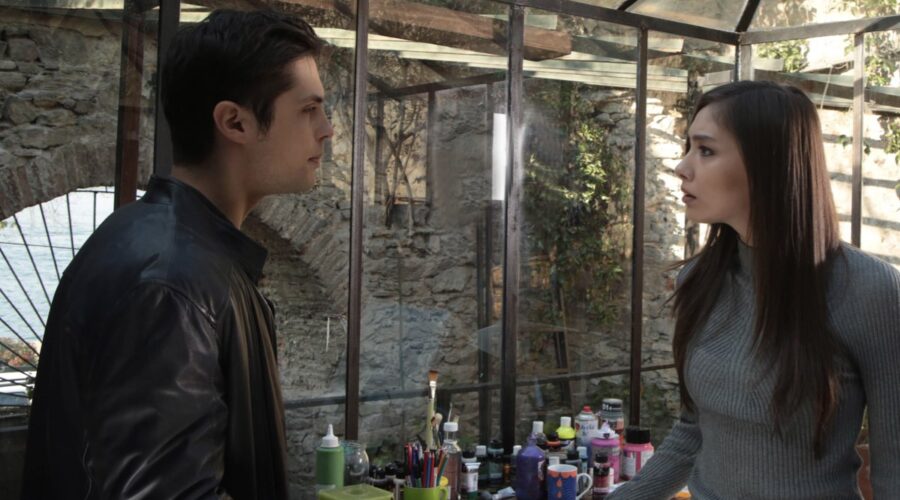 Da sinistra: Baris Alpaykut (Ozan Sezin) e Neslihan Atagül (Nihan Sezin) in una scena di “Endless Love”. Credits: RTI Mediaset.