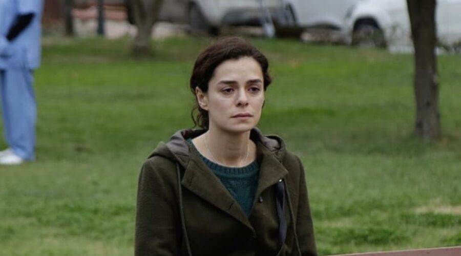 Özge Özpirinçci In Kadin (2017) Credits Disney Plus