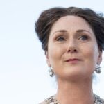 Ruth Gemmell (Lady Violet) in una scena di “Bridgerton 2”. Credits: Liam Daniel/Netflix.