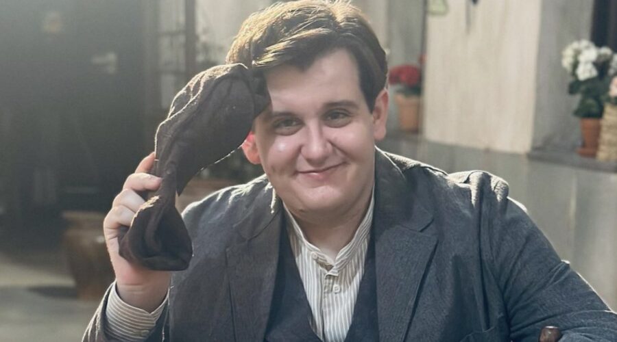 Screenshot da un post Instagram di Carlos Suárez (Valentín) in una scena de “La Promessa”. Credits: Rtve.