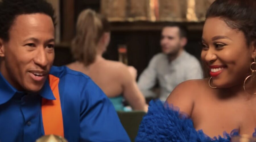 Screenshot di Bohang Moeko (Kagiso) e Sivenathi Mabuya (Zoleka) nel trailer di “How To Ruin Love: The Proposal” Credits: Netflix.