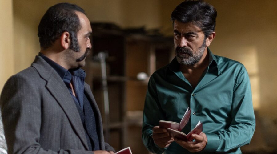 Da sinistra: Ergün Metin (Vahap Keskin) ed Erkan Bektas (Abdülkadir Keskin) in “Terra Amara”. Credits: RTI Mediaset.