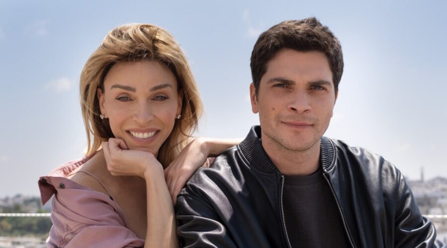 Da sinistra: Vittoria Schisano (Gloria) e Alessio Lapice (Pietro) in una scena dell'episodio 2 de “La vita che volevi”. Credits: Camilla Cattabriga/Netflix © 2023.