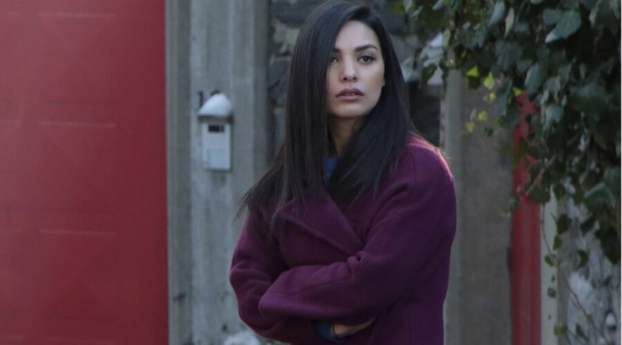 Hazal Filiz Küçükköse (Zeynep Soydere) in una scena di “Endless Love”. Credits: RTI Mediaset.