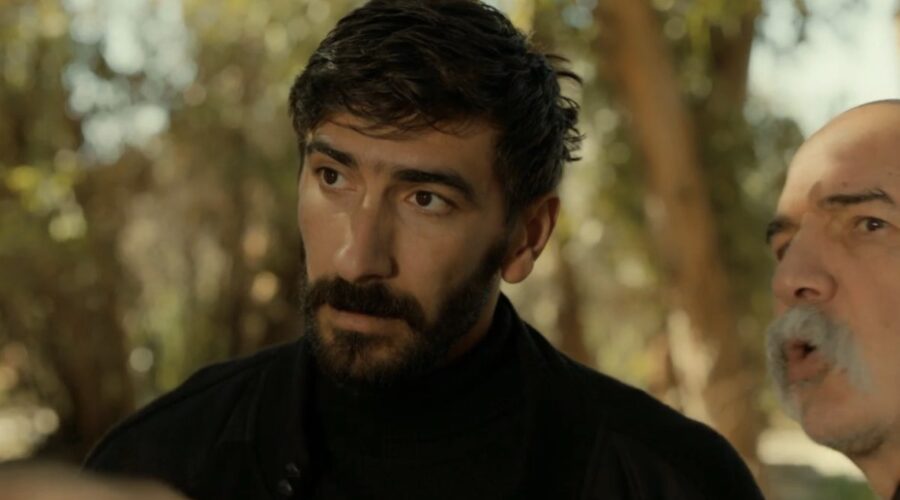 Bayram Celik in una scena di “Terra Amara”. Credits: Cattura schermo/Mediaset Infinity.