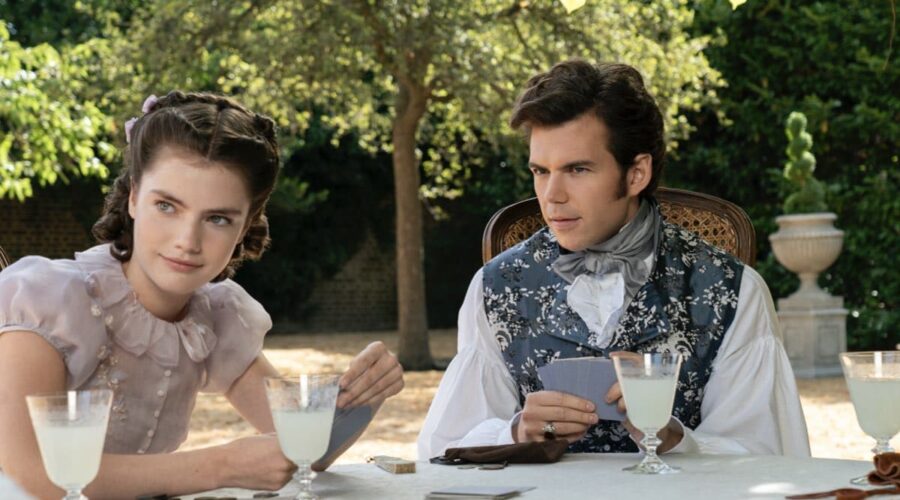 Da sinistra: Hyacinth (Florence Hunt) e Colin (Luke Newton) in una scena della terza stagione. Credits: Liam Daniel/Netflix © 2024.