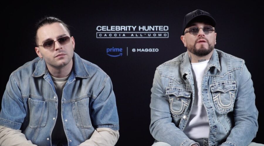 Da sinistra: Ernia e Guè nell'intervista di “Celebrity Hunted 4”. Credits: Cattura schermo/Tvserial.it.