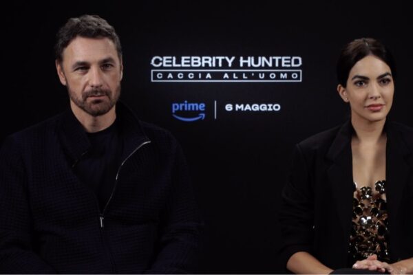 Da sinistra: Raoul Bova e Rocío Muñoz Morales nell'intervista di “Celebrity Hunted 4”. Credits: Cattura schermo/Tvserial.it.