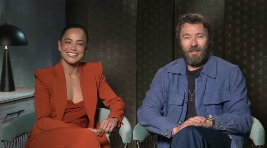 Da sinistra: Alice Braga e Joel Edgerton nell'intervista per “Dark Matter”. Credits: Tvserial.it.