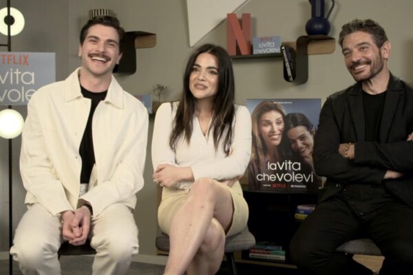 Da sinistra: Alessio Lapice, Pina Turco e Giuseppe Zeno nell'intervista per “La vita che volevi”. Credits: Tvserial.it.