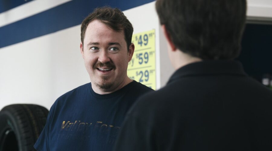 Shane Gillis in una scena di “Tires”. Credits: Netflix © 2024.