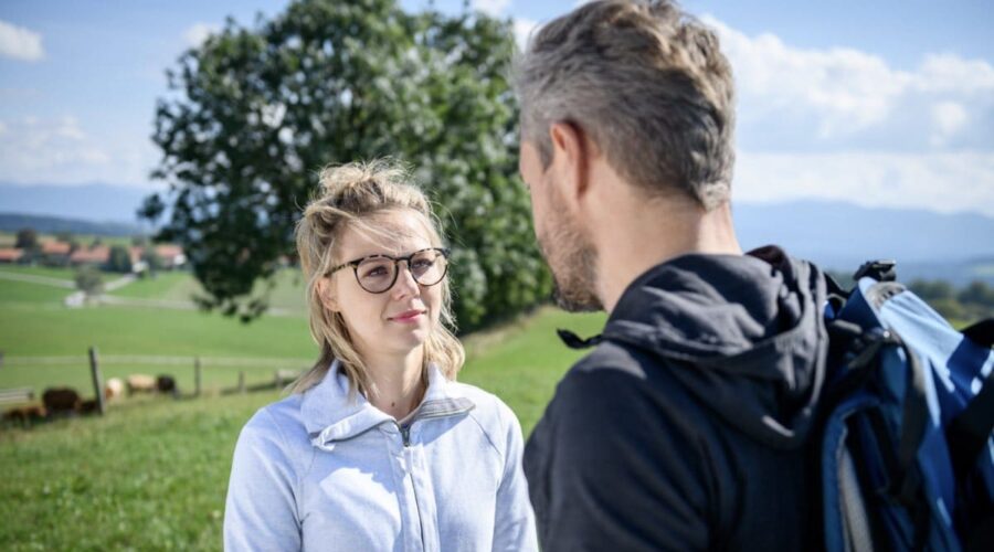 Da sinistra: Lena Conzendorf (Josephine Klee) e Sven Waasner (Erik Vogt) in “Tempesta D'Amore”. Credits: Das Erste/RTI Mediaset.