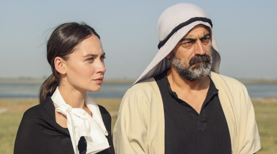 Da sinistra: Abdülkadir Keskin (Erkan Bektas) e Ilayda Çevik (Betül Arcan) in “Terra Amara”. Credits: RTI Mediaset.