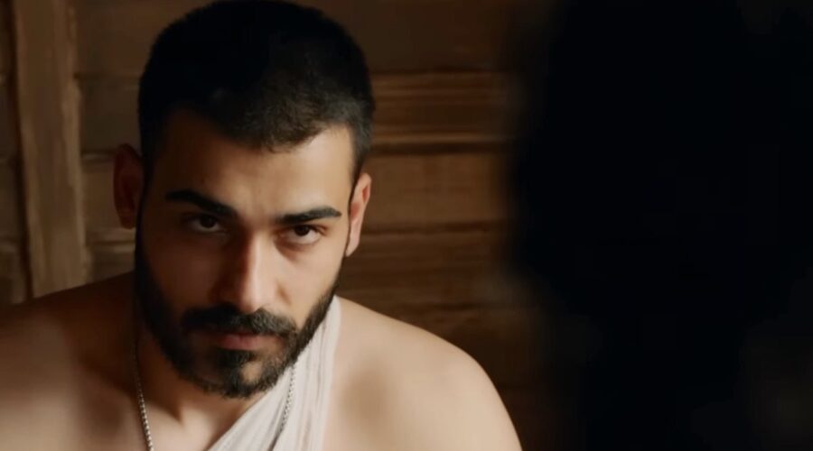 Hamran ferito da Abdülkadir parla con Hakan in “Terra Amara”. Credits: Cattura schermo/YouTube.