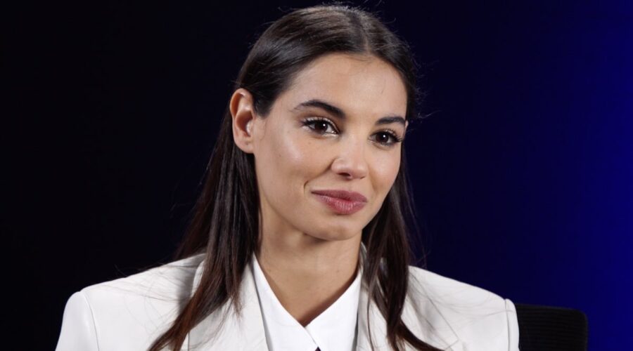 Francesca Chillemi nell'intervista per “Viola Come il Mare 2”. Credits: Cattura schermo/Tvserial.it.