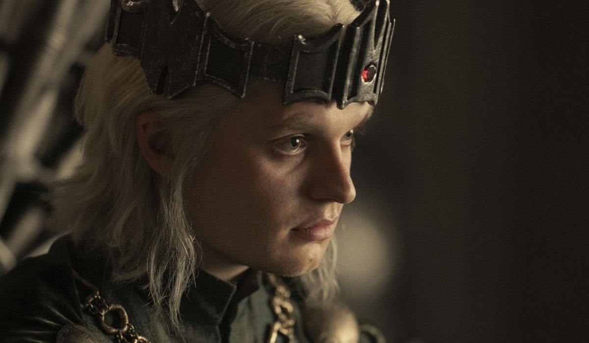 Tom Glynn-Carney (Aegon II Targaryen) in una scena di House of the Dragon 2.