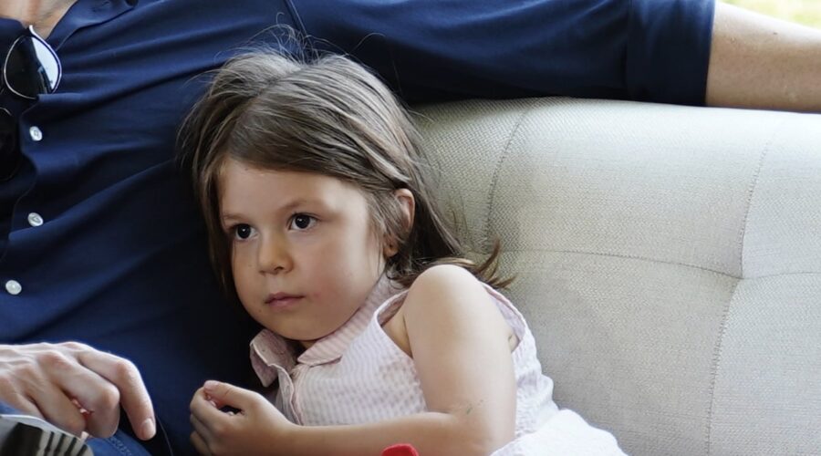 Arven Ece Yavuz (Berit) in una scena di “If You Love”. Credits: Mediaset Infinity.