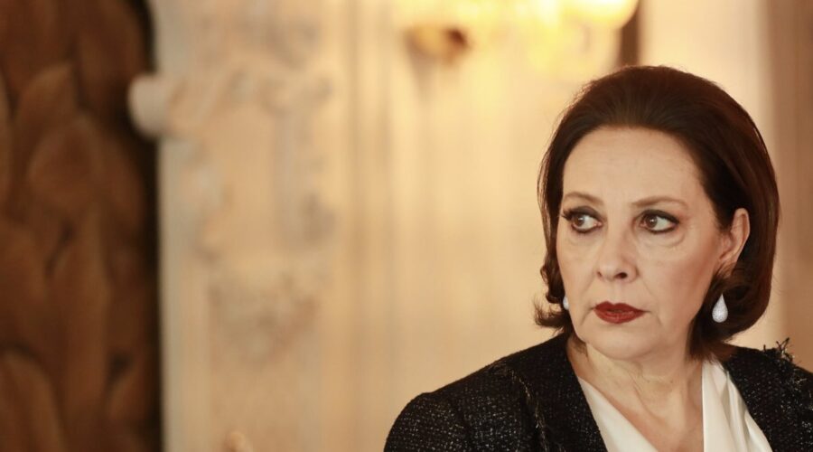 Ayda Aksel (Zafer Pehlivan) in una scena de “La Rosa Della Vendetta”. Credits: RTI Mediaset.