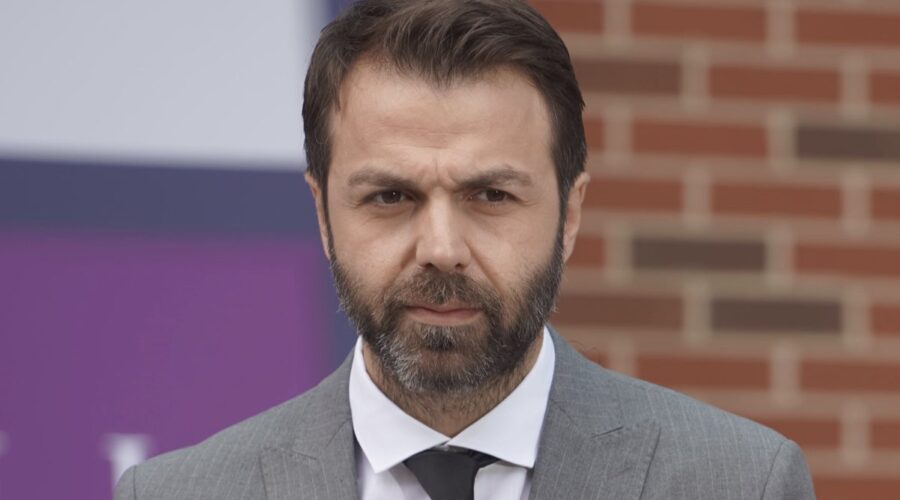 Aziz Caner İnan (Umut) in una scena di “If You Love”. Credits: Mediaset Infinity.