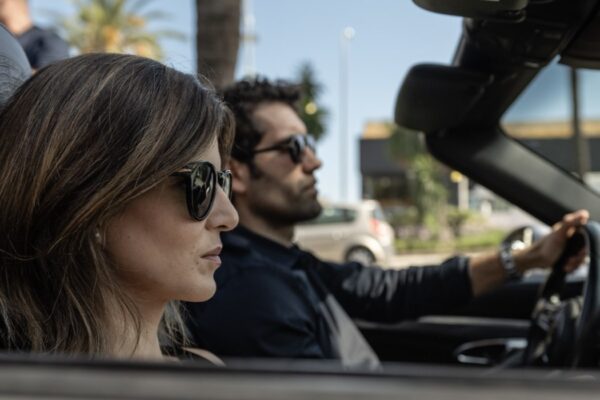 Da sinistra: Clara Lago (Ana) e Tamar Novas (Daniel) in una scena di “Gangs of Galicia”. Credits: Jaime Olmedo/ Netflix © 2023