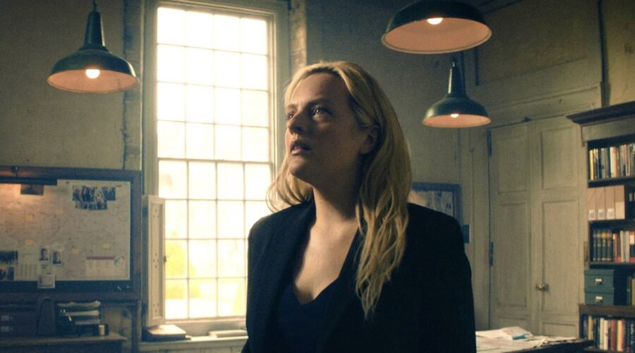 Elisabeth Moss in una scena di “The Veil”. Credits: Disney+.