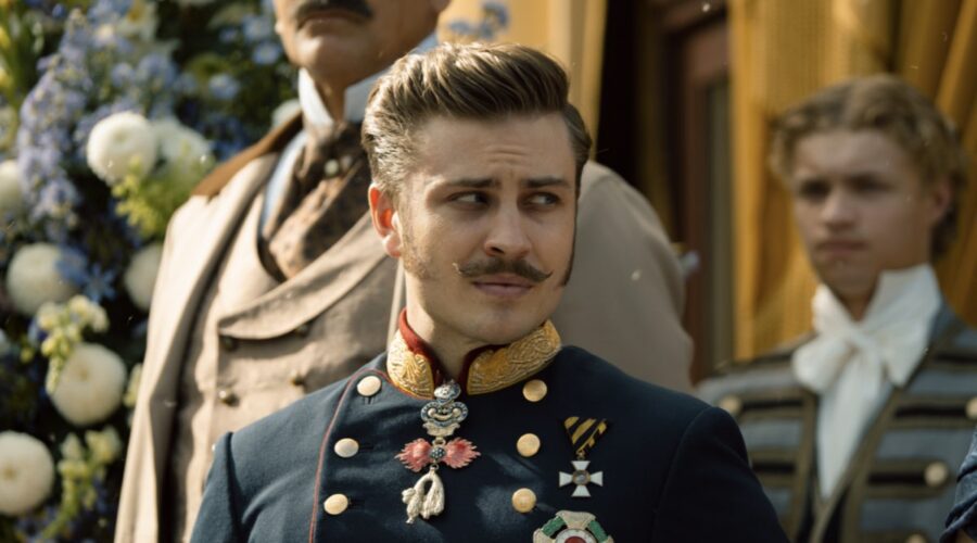 Jannik Schümann (Imperatore Franz Joseph I d'Austria) in una scena di “Sissi 3”. Credits: RTI Mediaset.