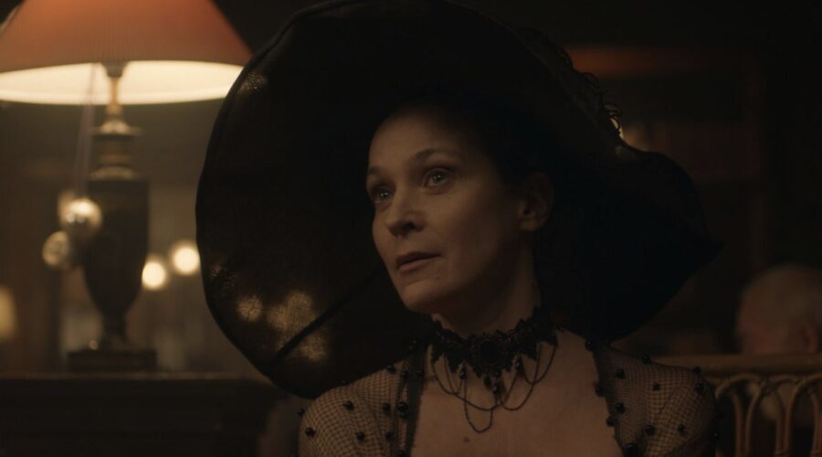 Jeanette Hain (Ilse von Hausner) in una scena di “Davos”. Credits: RTI Mediaset.