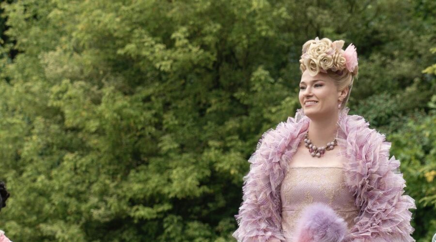 Jessica Madsen (Cressida Cowper) in una scena dell'episodio 4 di “Bridgerton 3”. Credits: Liam Daniel/Netflix © 2024.