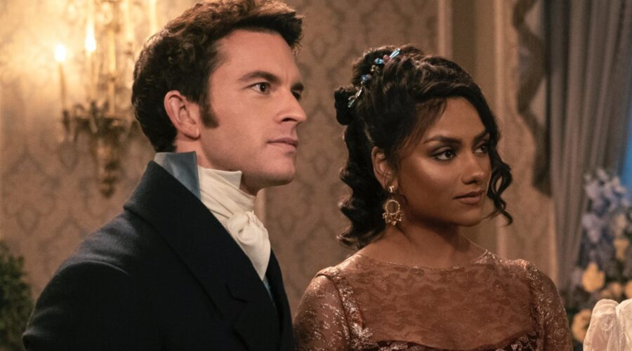 Da sinistra: Jonathan Bailey (Anthony Bridgerton) e Simone Ashley (Kate Sharma) in una scena dell'episodio 5 di “Bridgerton 3”. Credits: Liam Daniel/Netflix © 2024.
