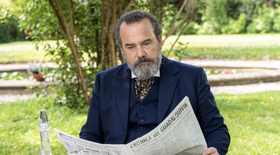 Manuel Regueiro (Alonso Luján) in una scena de “La Promessa” in onda su Canale 5. Credits: Bambú Producciones/RTVE/RTI Mediaset.