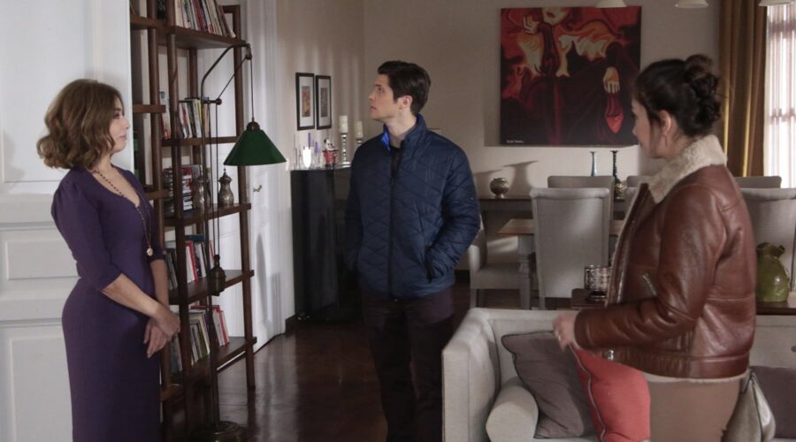 Da sinistra: Zerrin Tekindor (Leyla Acemzade) e Neslihan Atagül (Nihan Sezin) in una scena di “Endless Love”. Credits: RTI Mediaset.