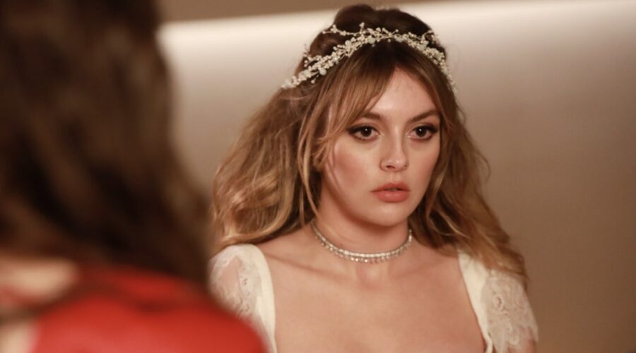 Melis Sezen (Deva Nakkasoglu) in una scena de “La Rosa Della Vendetta”. Credits: RTI Mediaset.