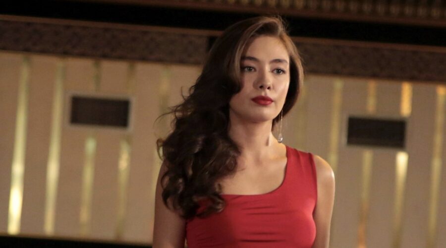 Neslihan Atagül (Nihan Sezin) in una scena di “Endless Love”. Credits: RTI Mediaset.