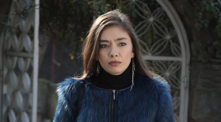 Neslihan Atagül (Nihan Sezin) in una scena di “Endless Love”. Credits: RTI Mediaset.