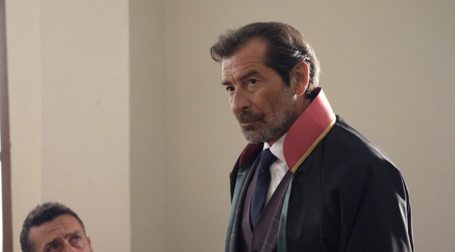 Ugur Polat (Yekta Tilmen) in una scena di “Segreti di famiglia”. Credits: RTI Mediaset.