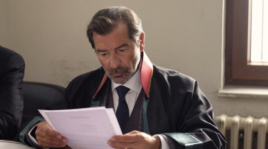 Ugur Polat (Yekta Tilmen) in una scena di “Segreti di famiglia”. Credits: RTI Mediaset.