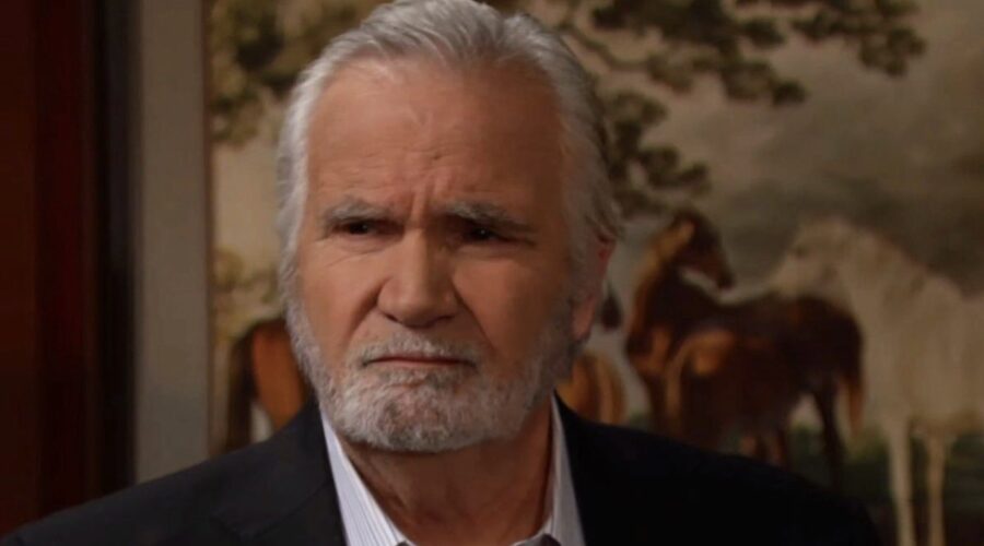 John McCook (Eric) in una scena di “Beautiful”. Credits: BBL Distribution/Cattura schermo/Mediaset Infinity.