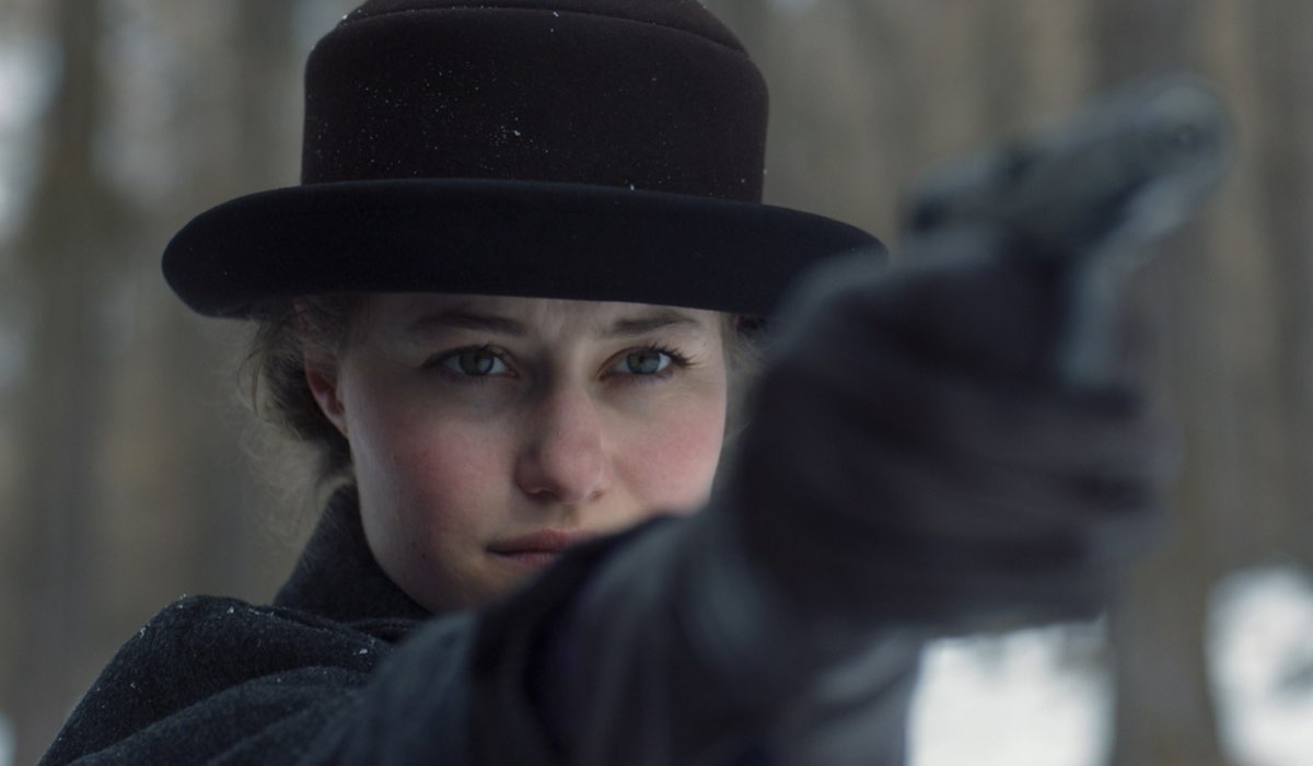 Dominique Devenport (Johanna Gabathuler) in una scena di “Davos”. Credits: RTI Mediaset.